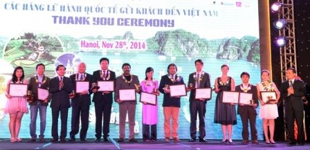 Phó Tổng cục trưởng Tổng cục Du lịch Hà Văn Siêu vinh danh các hãng lữ hành quốc tế gửi khách đến Việt Nam
